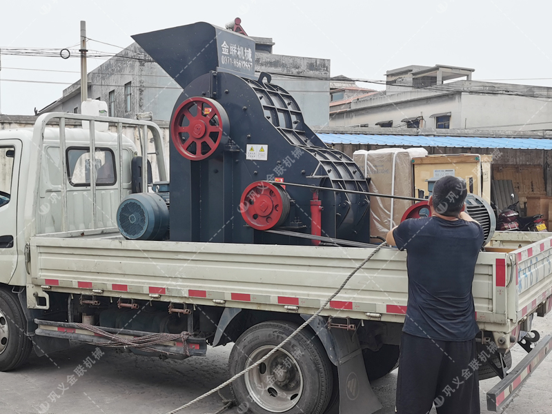 中型雙級粉碎機發貨 發往甘肅